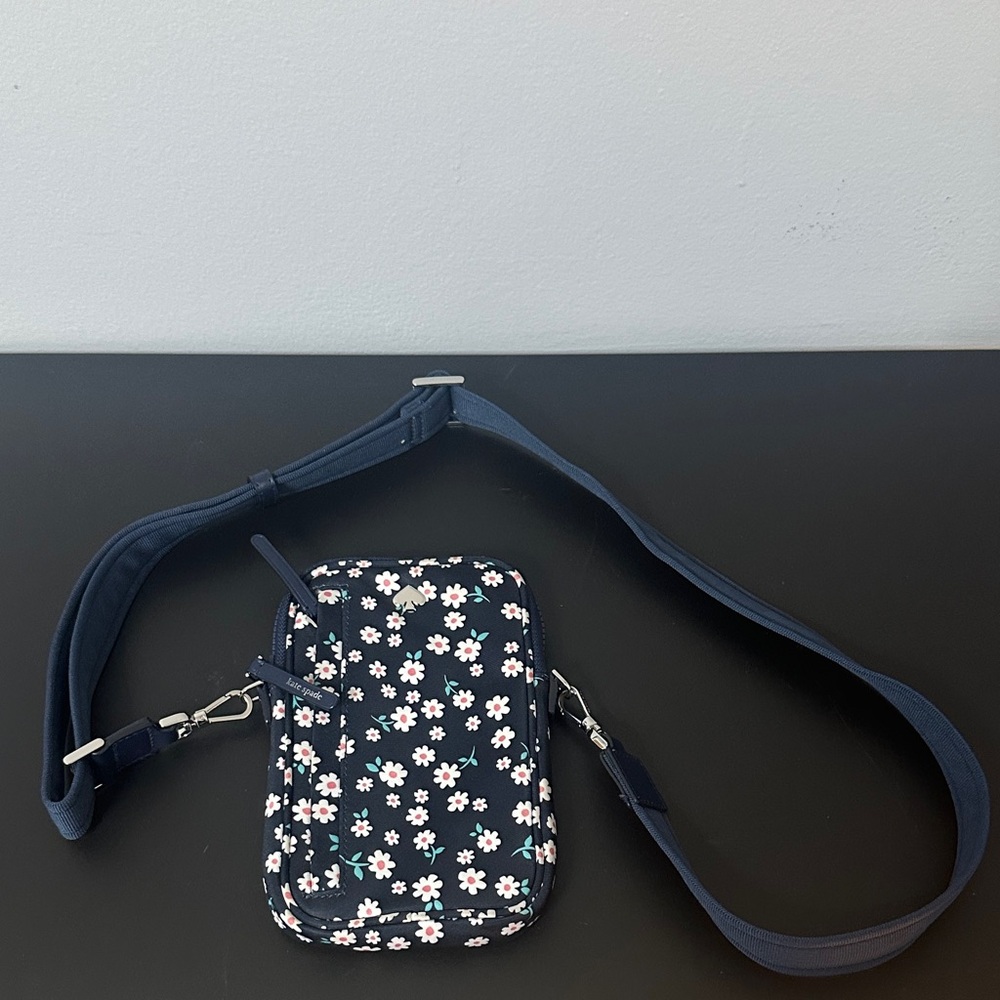 Kate Spade NWOT Dark Blue Floral Crossbody / Bum Bag